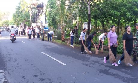 Kerja Bakti di Wilayah Bapak Angkat Jumat 18 Maret 2016